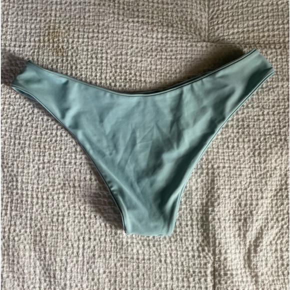 Cool toned tropical bikini bundle! 3 tops, 2 bottoms size medium. - Picture 9 of 11